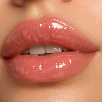 Mint Lip Oil - Mehr Skincare on lips